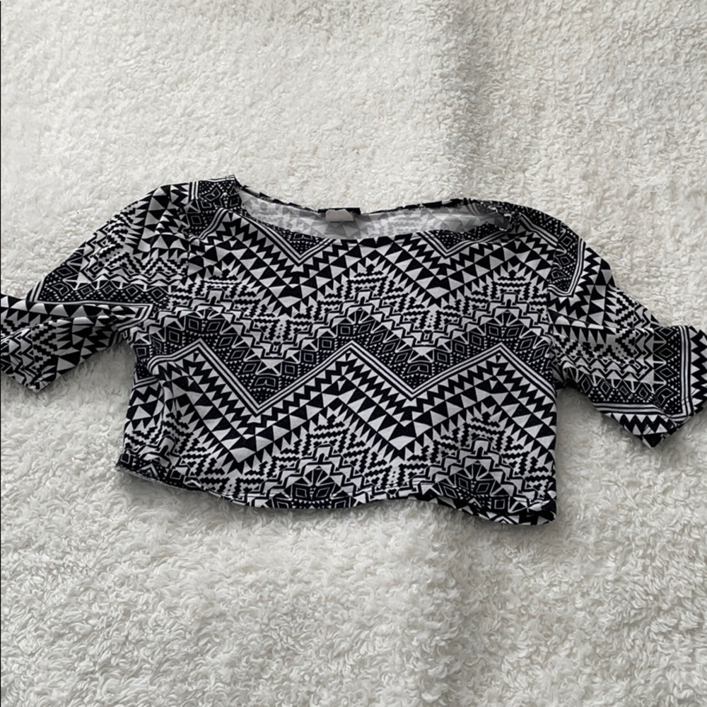 Black & White Crop-Top